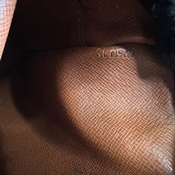 Authentic Louis Vuitton Monogram Compiegne 28 Clutch/Toiletry Bag - Picture 14 of 14